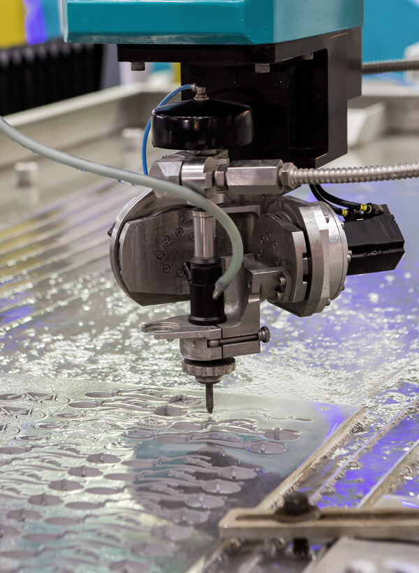 http://test.graafmetaal.nl/wp-content/uploads/2019/05/van-de-graaf_metaalbedrijf-cnc-verwerking-vlaardingen-600x820.jpg